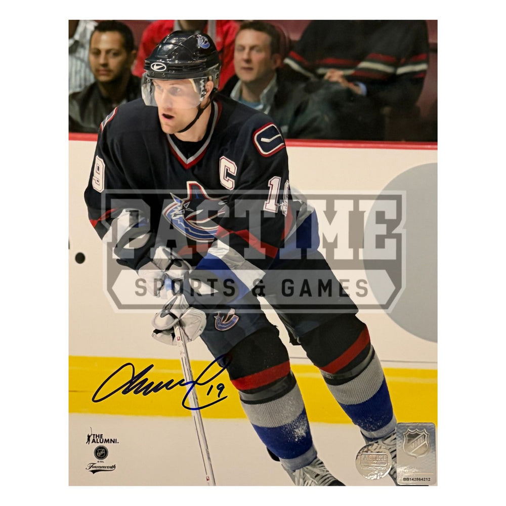Markus Naslund Autographed Vancouver Canucks Photo (Home Jersey Skating) - Pastime Sports & Games