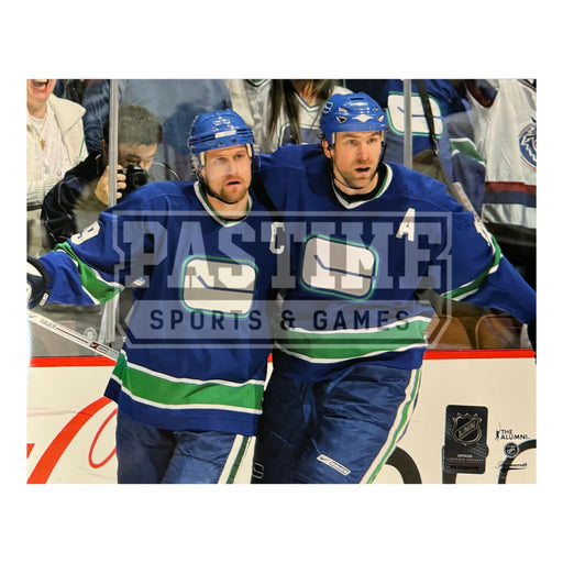Markus Naslund & Trevor Linden Vancouver Canucks Photo (Blue Stick Jerseys) - Pastime Sports & Games