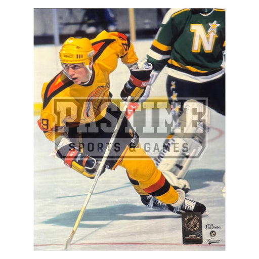 Trevor Linden Vancouver Canucks Photo (Yellow Skate Jersey) - Pastime Sports & Games