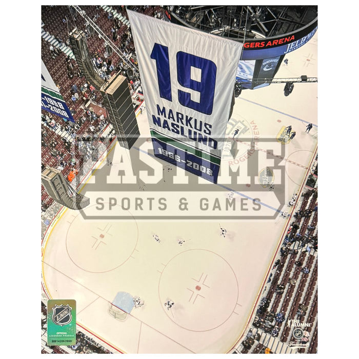 Markus Naslund Vancouver Canucks Photo (Raising Banner) - Pastime Sports & Games