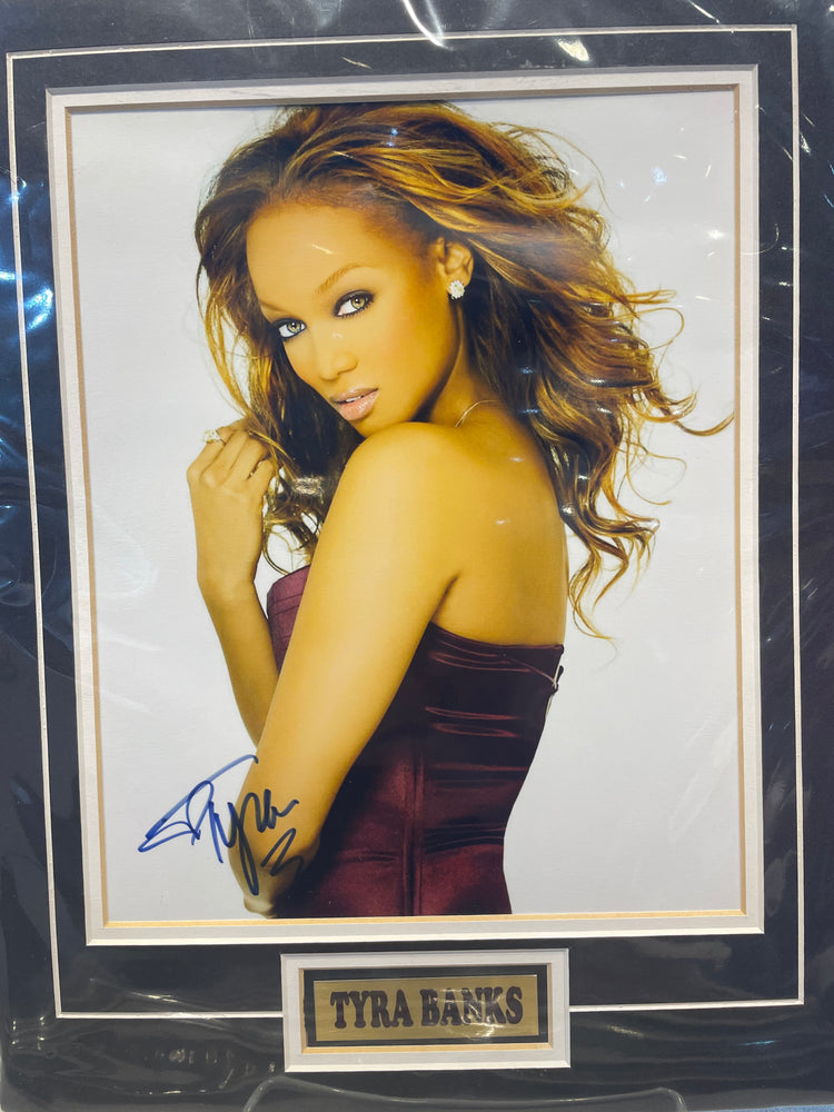 Tyra Banks Celebrity Autographed Matted 8X10 (Pose) - Pastime Sports & Games