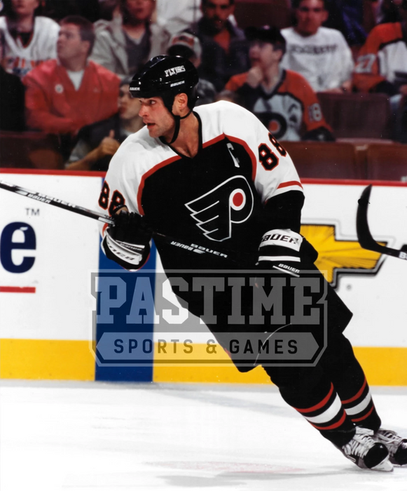 Eric Lindros 8X10 Flyers Home Jersey (Skating Stick Up) - Pastime Sports & Games