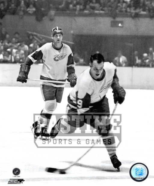 Gordie Howe 8X10 Detroit Red Wings Away Jersey (Shooting Puck) - Pastime Sports & Games