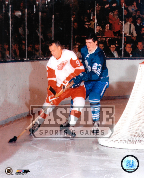 Gordie Howe 8X10 Detroit Red Wings Away Jersey (Skating Behind Net) - Pastime Sports & Games