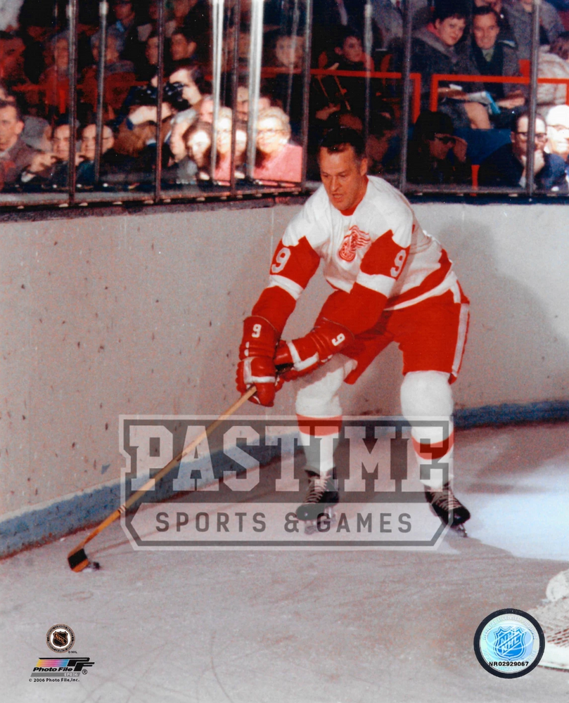 Gordie Howe 8X10 Detroit Red Wings Away Jersey (With Puck By Boards) - Pastime Sports & Games