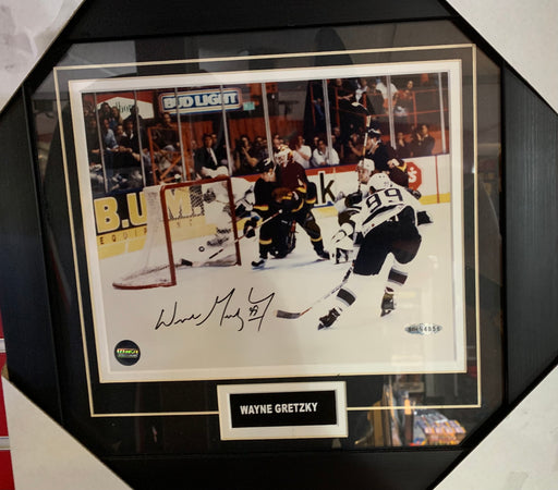 Wayne Gretzky Autographed Los Angeles Kings Hockey Photo - Pastime Sports & Games
