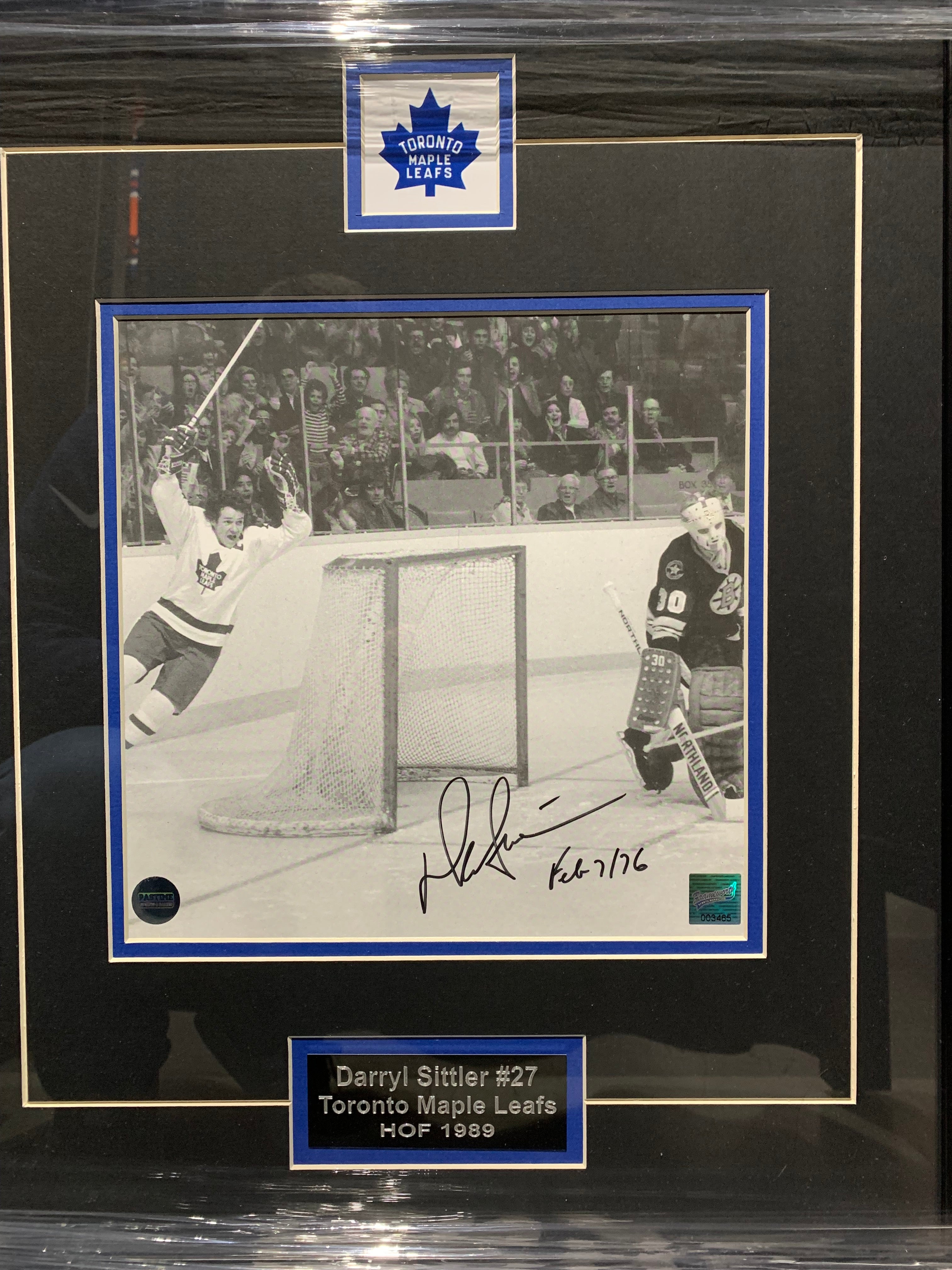 Darryl Sittler Toronto Maple Leafs Signed Jersey Hockey Collector Frame