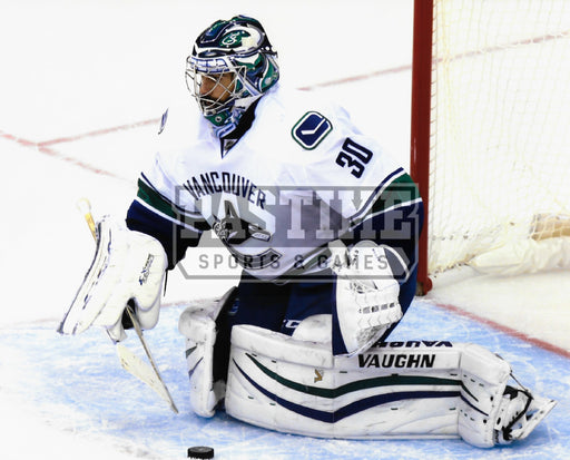 Ryan Miller 8X10 Vancouver Canucks (Butterfly) - Pastime Sports & Games