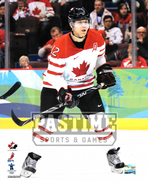 Jerome Iginla 8X10 Team Canada Away Jersey (Skating With Stick Up) - Pastime Sports & Games