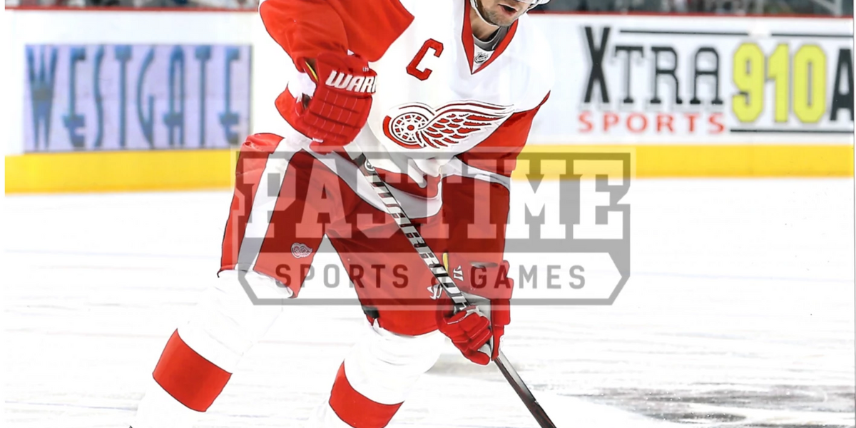 Nicklas Lidstrom 8X10 Detroit Red Wings Away Jersey (Skating With Puck