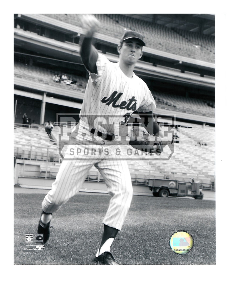 Nolan Ryan 8X10 New York Mets (Pitching Black and White)) - Pastime Sports & Games