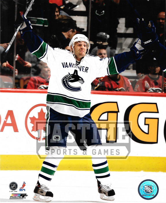 Pavel Demitra 8X10 Canucks Away Jersey (Arms Raised) - Pastime Sports & Games