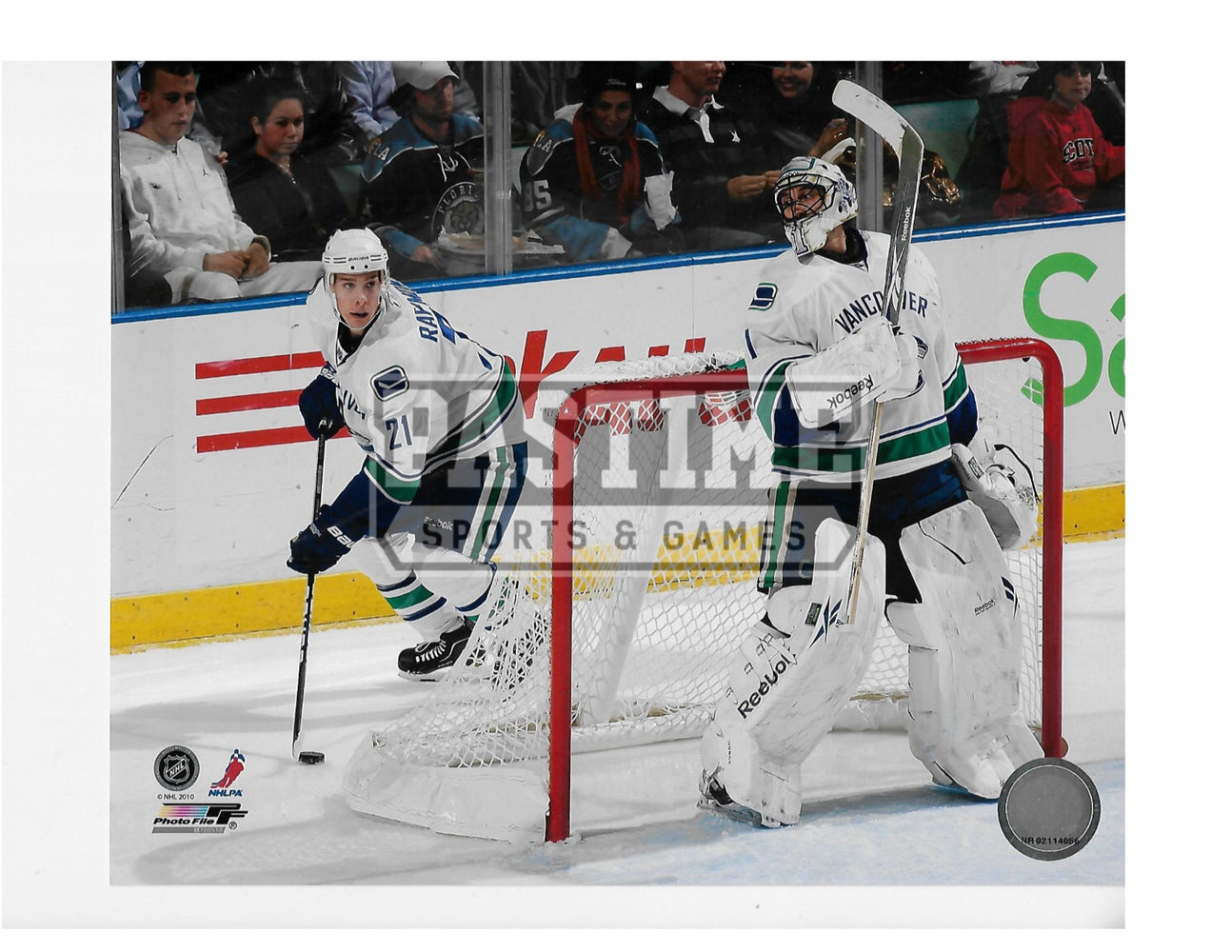 Roberto Luongo 8X10 Vancouver Canucks Away Jersey (Raymond Behind Net) - Pastime Sports & Games